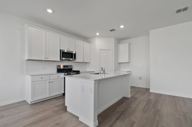 952 Dustwood Drive, Fort Worth, TX 76052