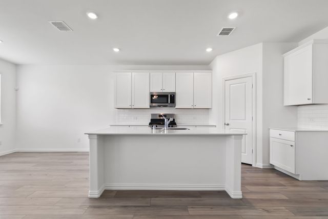 952 Dustwood Drive, Fort Worth, TX 76052