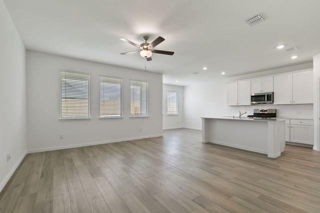 952 Dustwood Drive, Fort Worth, TX 76052