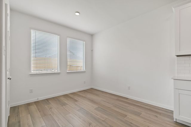 952 Dustwood Drive, Fort Worth, TX 76052