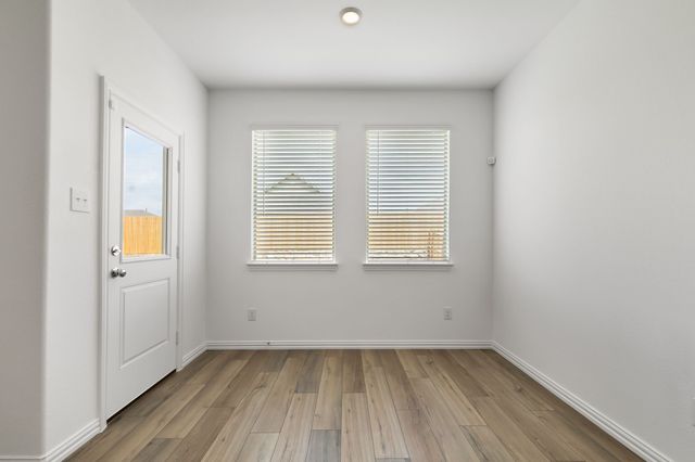 952 Dustwood Drive, Fort Worth, TX 76052