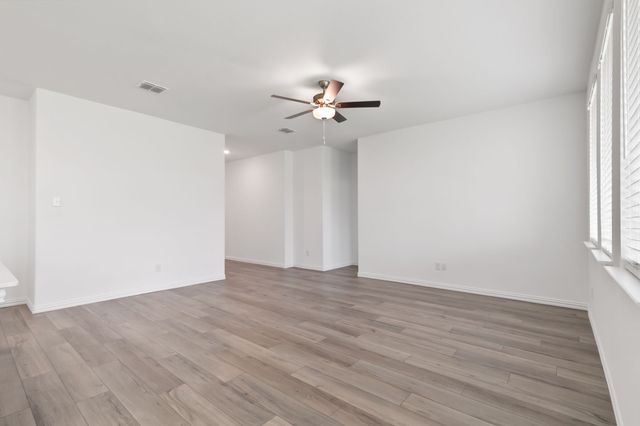 952 Dustwood Drive, Fort Worth, TX 76052