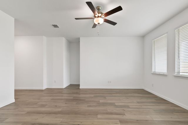 952 Dustwood Drive, Fort Worth, TX 76052