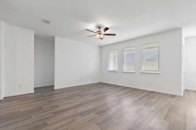 952 Dustwood Drive, Fort Worth, TX 76052