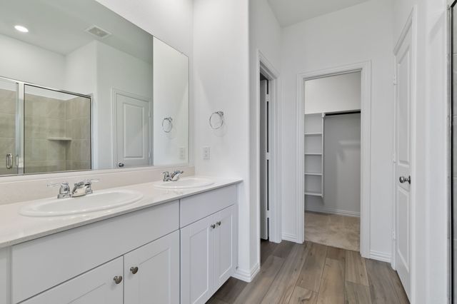 952 Dustwood Drive, Fort Worth, TX 76052