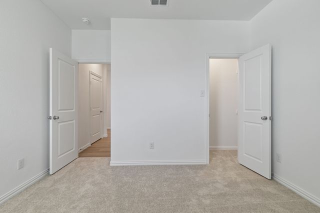 952 Dustwood Drive, Fort Worth, TX 76052