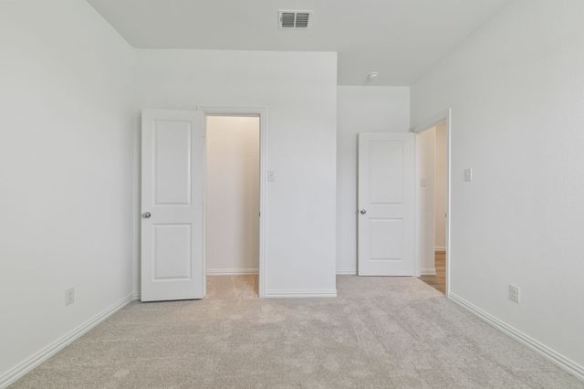 952 Dustwood Drive, Fort Worth, TX 76052