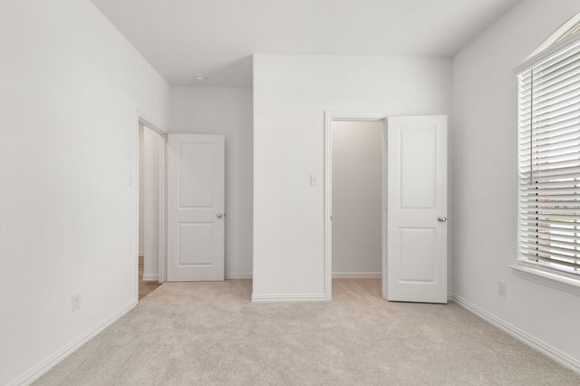 952 Dustwood Drive, Fort Worth, TX 76052