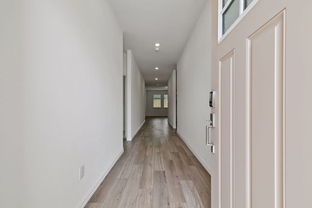 952 Dustwood Drive, Fort Worth, TX 76052