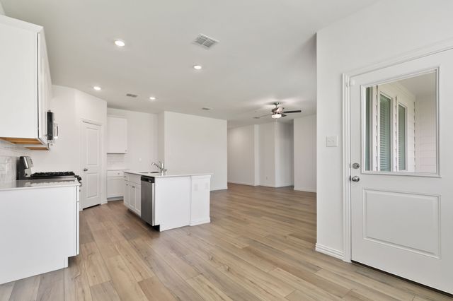 952 Dustwood Drive, Fort Worth, TX 76052