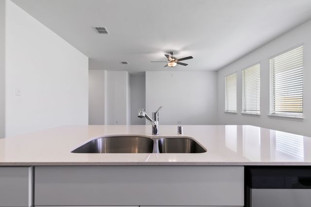 952 Dustwood Drive, Fort Worth, TX 76052