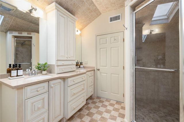 22 Miles Avenue 8, Providence, RI 02906