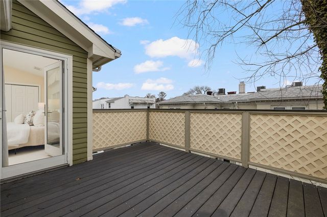 22 Miles Avenue 8, Providence, RI 02906