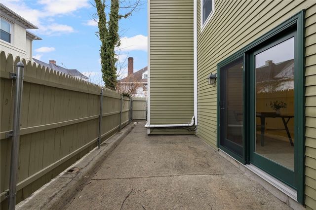 22 Miles Avenue 8, Providence, RI 02906