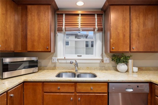 22 Miles Avenue 8, Providence, RI 02906