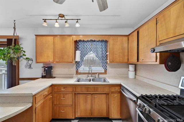 21 Scotchtown Drive, Middletown, NY 10941