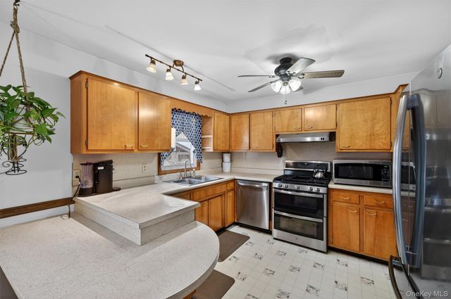 21 Scotchtown Drive, Middletown, NY 10941