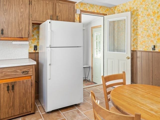 30 Gray St, Somerset, MA 02726