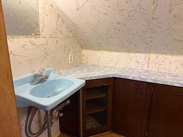 30 Gray St, Somerset, MA 02726