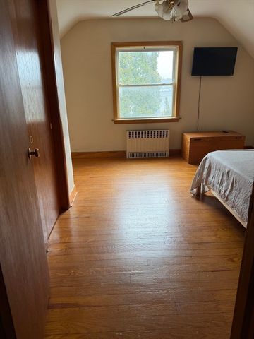 30 Gray St, Somerset, MA 02726