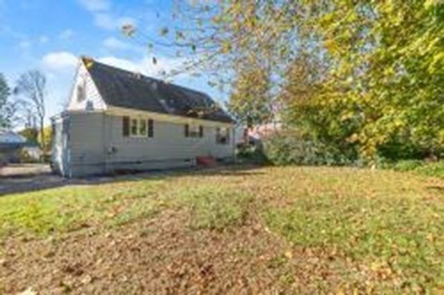 30 Gray St, Somerset, MA 02726
