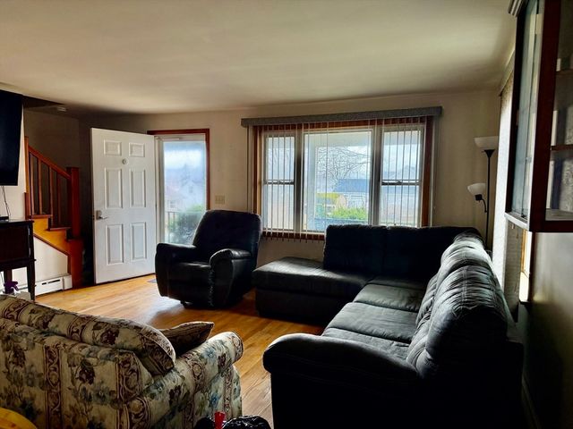 30 Gray St, Somerset, MA 02726