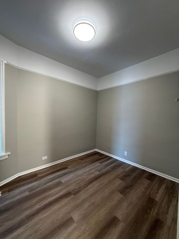 7144 S Saint Lawrence Avenue, Chicago, IL 60619