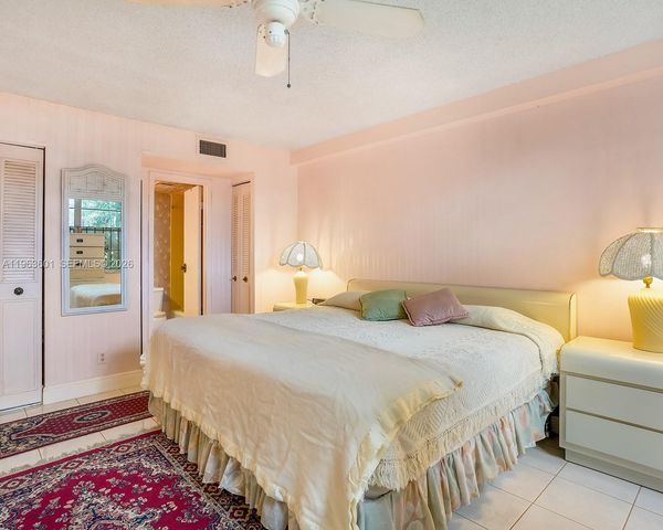 2900 NW 48th Terrace 117, Lauderdale Lakes, FL 33313
