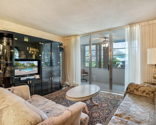 2900 NW 48th Terrace 117, Lauderdale Lakes, FL 33313