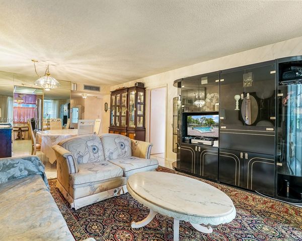 2900 NW 48th Terrace 117, Lauderdale Lakes, FL 33313