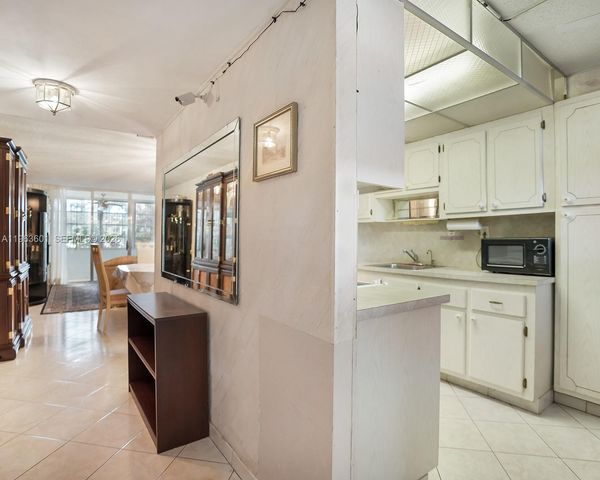 2900 NW 48th Terrace 117, Lauderdale Lakes, FL 33313