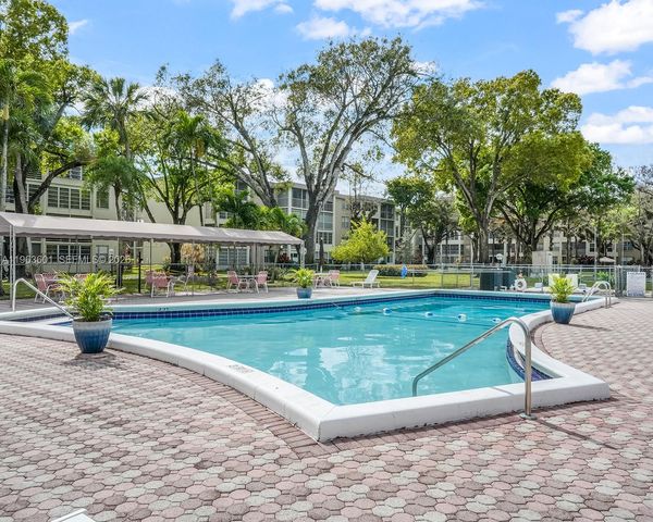 2900 NW 48th Terrace 117, Lauderdale Lakes, FL 33313