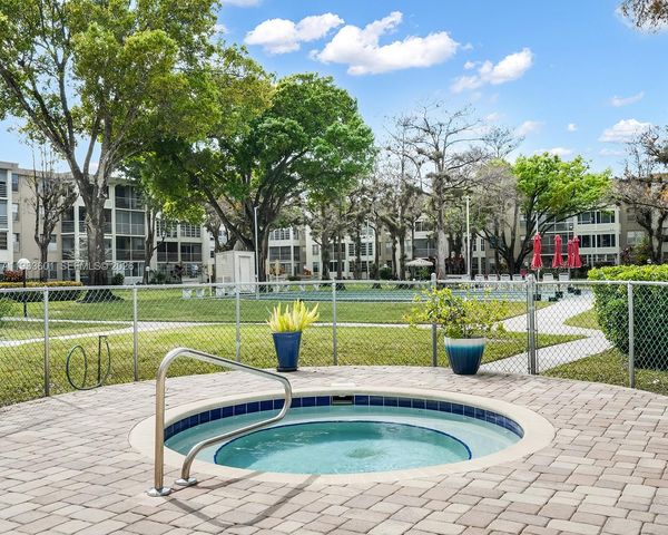 2900 NW 48th Terrace 117, Lauderdale Lakes, FL 33313