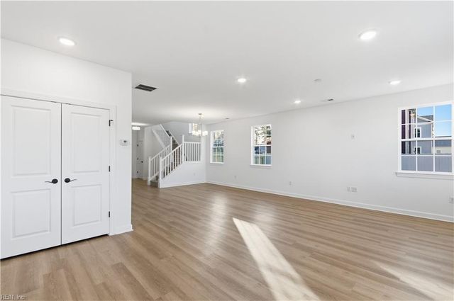 700 Crestfield DR, Chesapeake, VA 23320