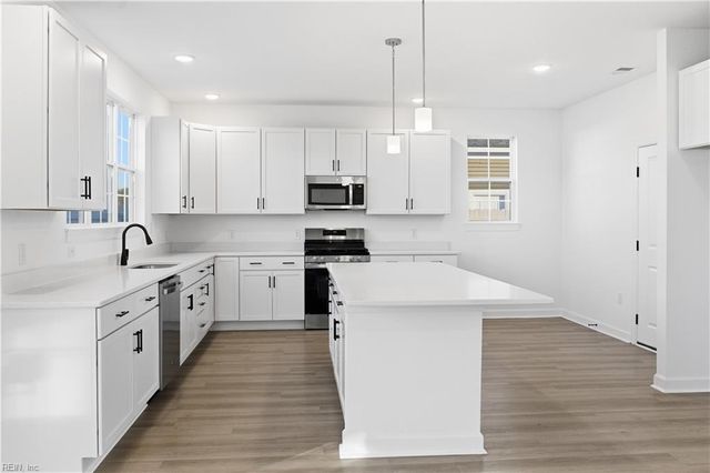 700 Crestfield DR, Chesapeake, VA 23320