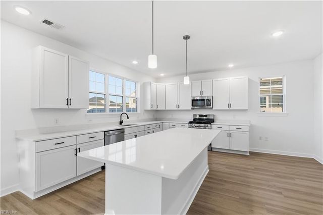 700 Crestfield DR, Chesapeake, VA 23320