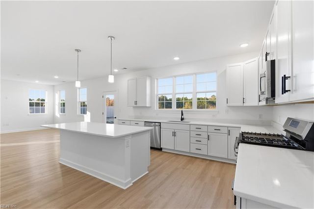 700 Crestfield DR, Chesapeake, VA 23320