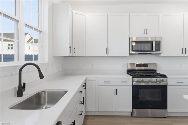 700 Crestfield DR, Chesapeake, VA 23320