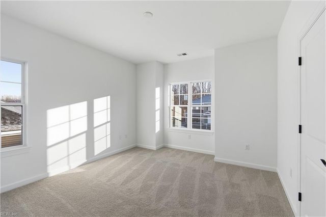 700 Crestfield DR, Chesapeake, VA 23320