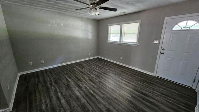 3332 Stilworken DR, Chesapeake, VA 23321