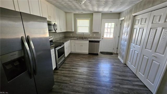 3332 Stilworken DR, Chesapeake, VA 23321