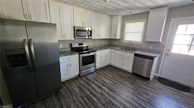 3332 Stilworken DR, Chesapeake, VA 23321