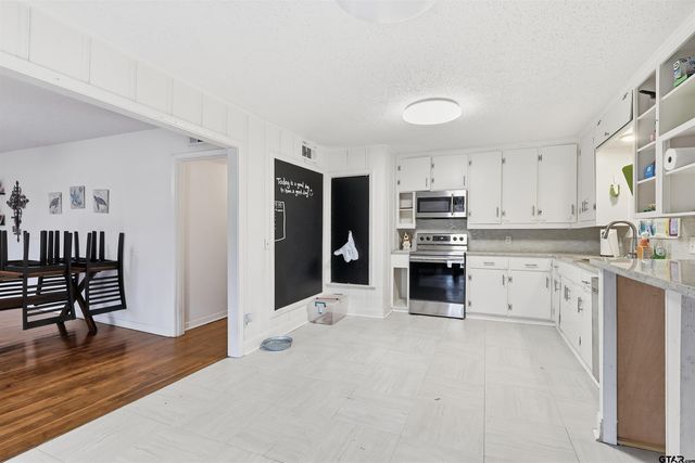 1714 E 1st St, Mt Pleasant, TX 75455