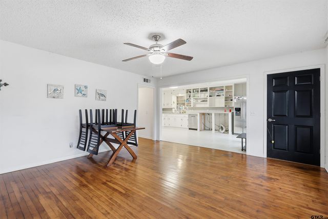 1714 E 1st St, Mt Pleasant, TX 75455