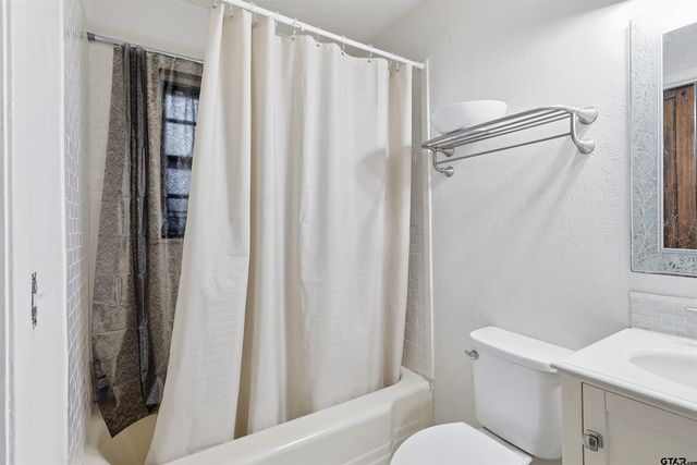 1714 E 1st St, Mt Pleasant, TX 75455