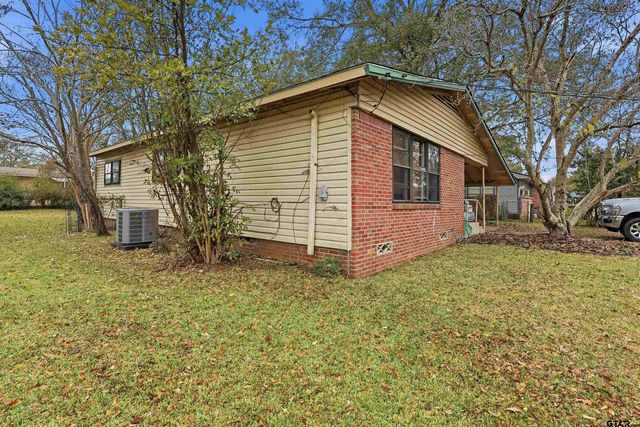 1714 E 1st St, Mt Pleasant, TX 75455