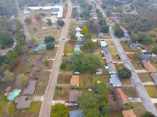 1714 E 1st St, Mt Pleasant, TX 75455