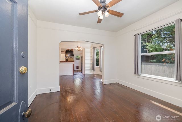 4406 6th Avenue NW, Seattle, WA 98107