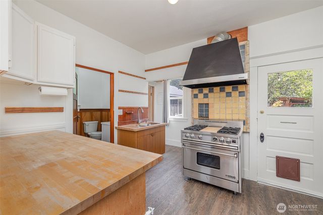 4406 6th Avenue NW, Seattle, WA 98107