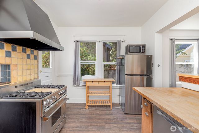 4406 6th Avenue NW, Seattle, WA 98107